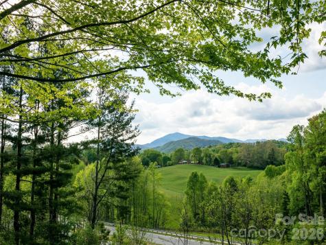 110 Crest View Road Burnsville NC 28714