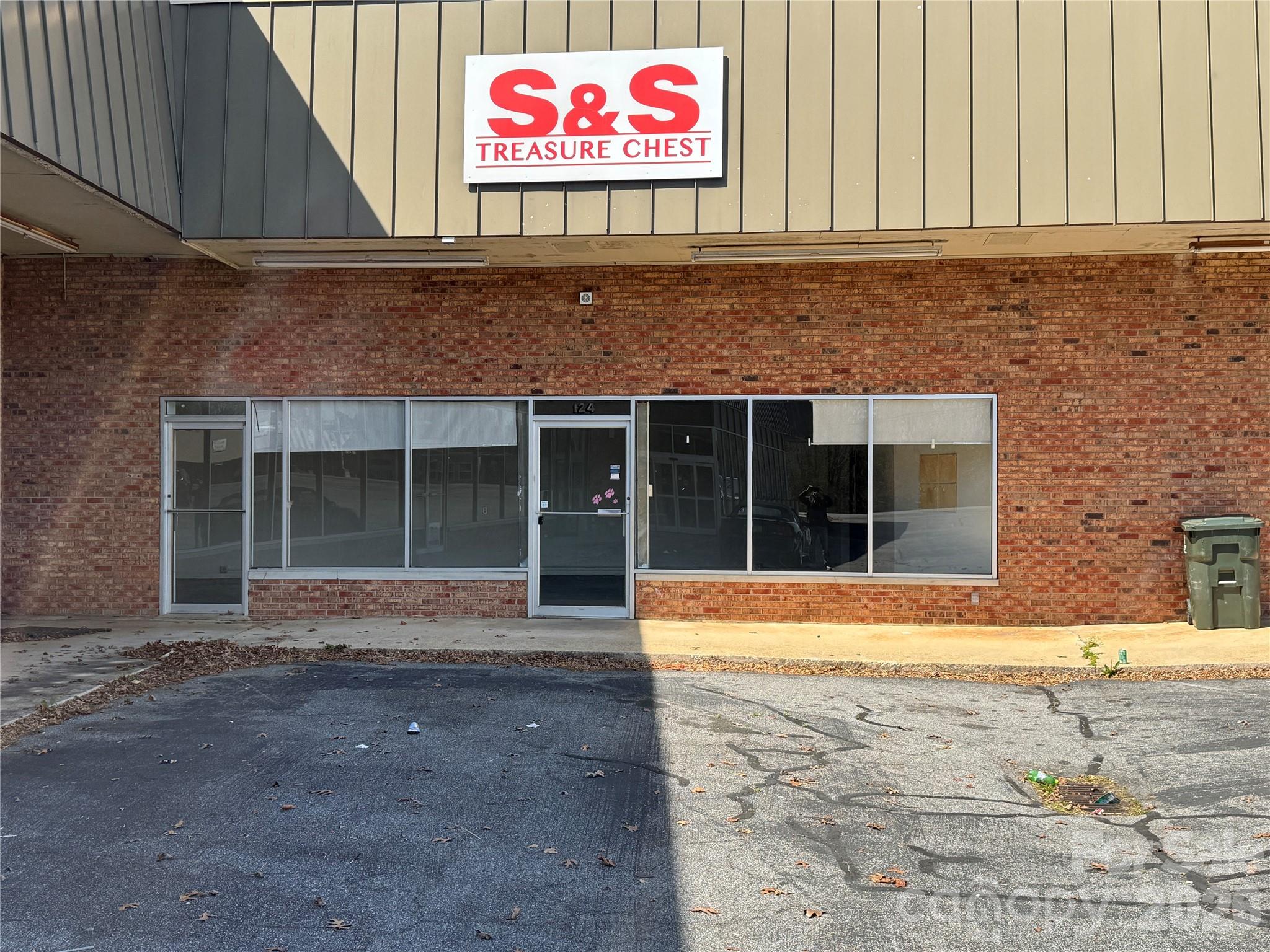 124 Fairway Shopping Center Street Hudson NC 28638