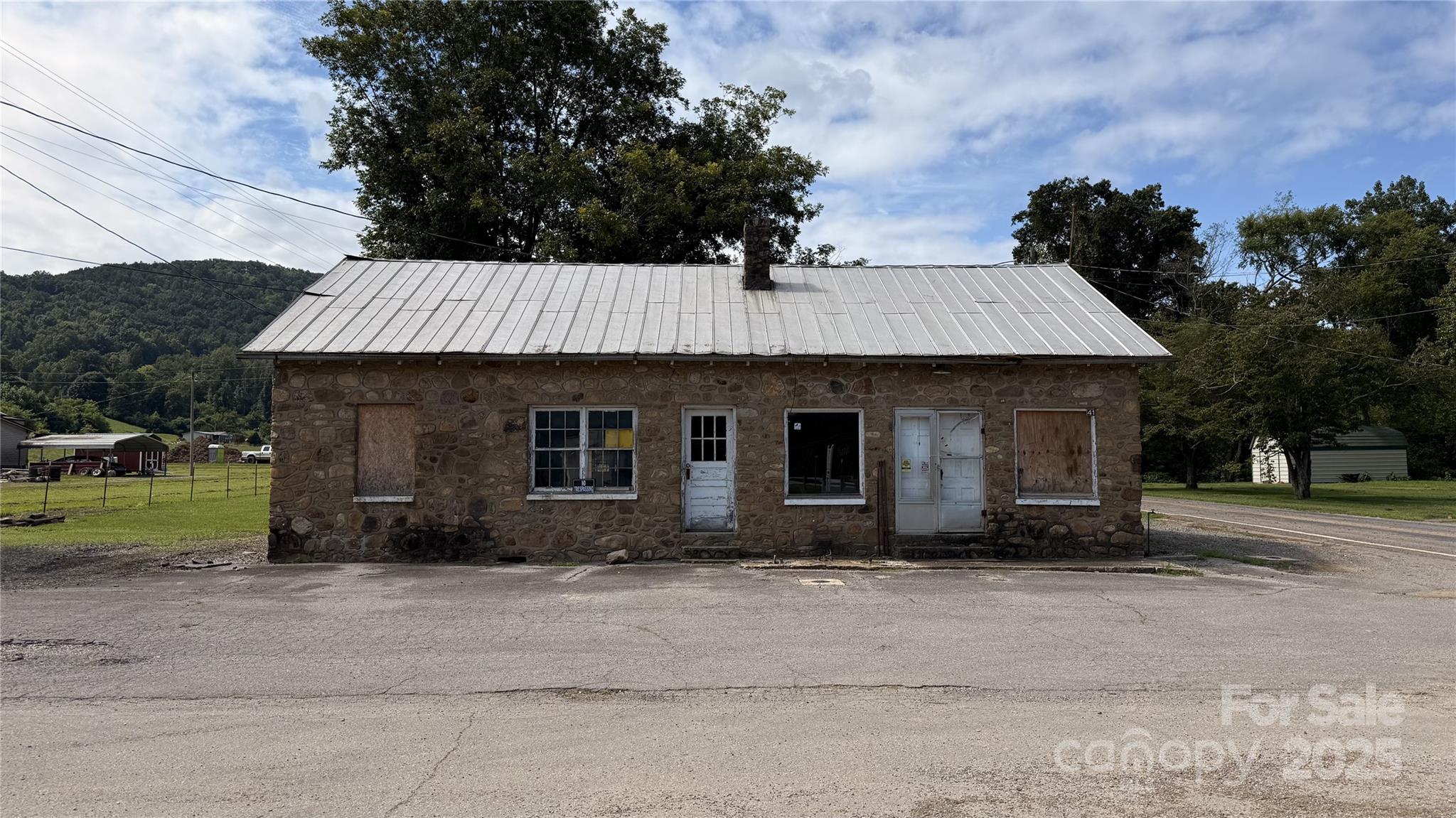 41 Upper Shut In Road Hot Springs NC 27843