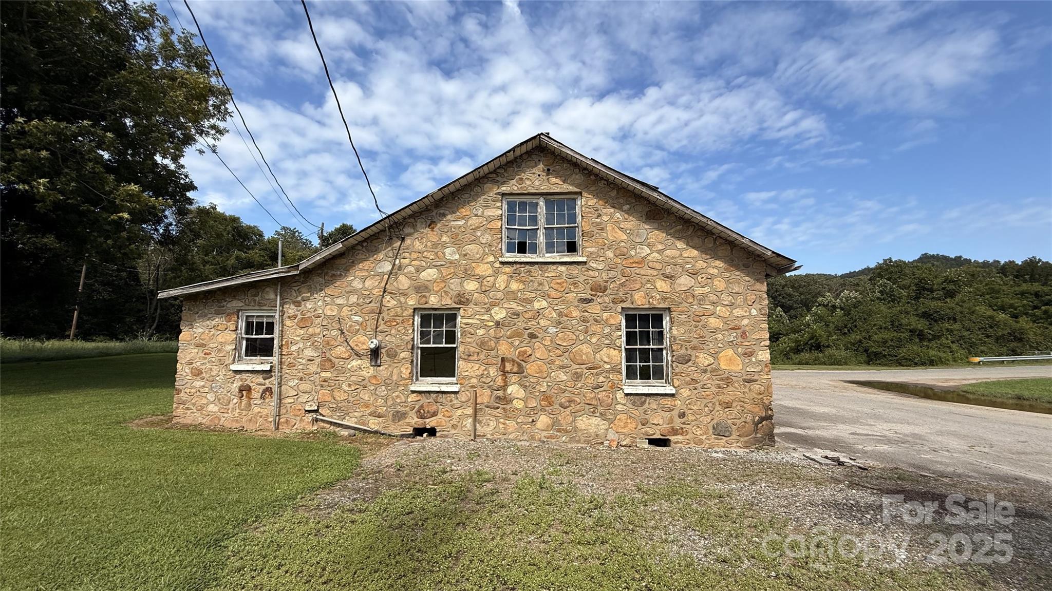 41 Upper Shut In Road Hot Springs NC 27843