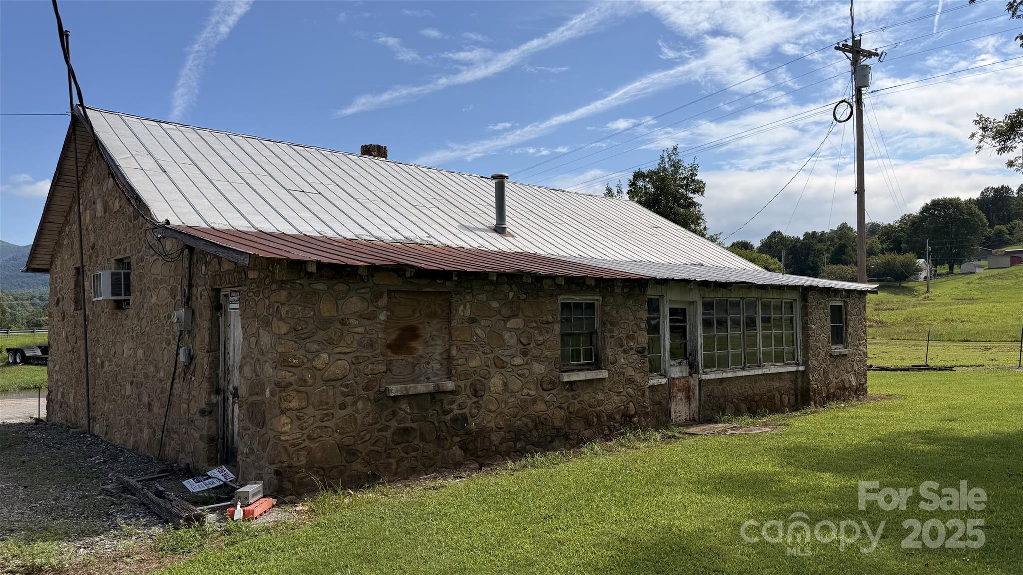 41 Upper Shut In Road Hot Springs NC 27843