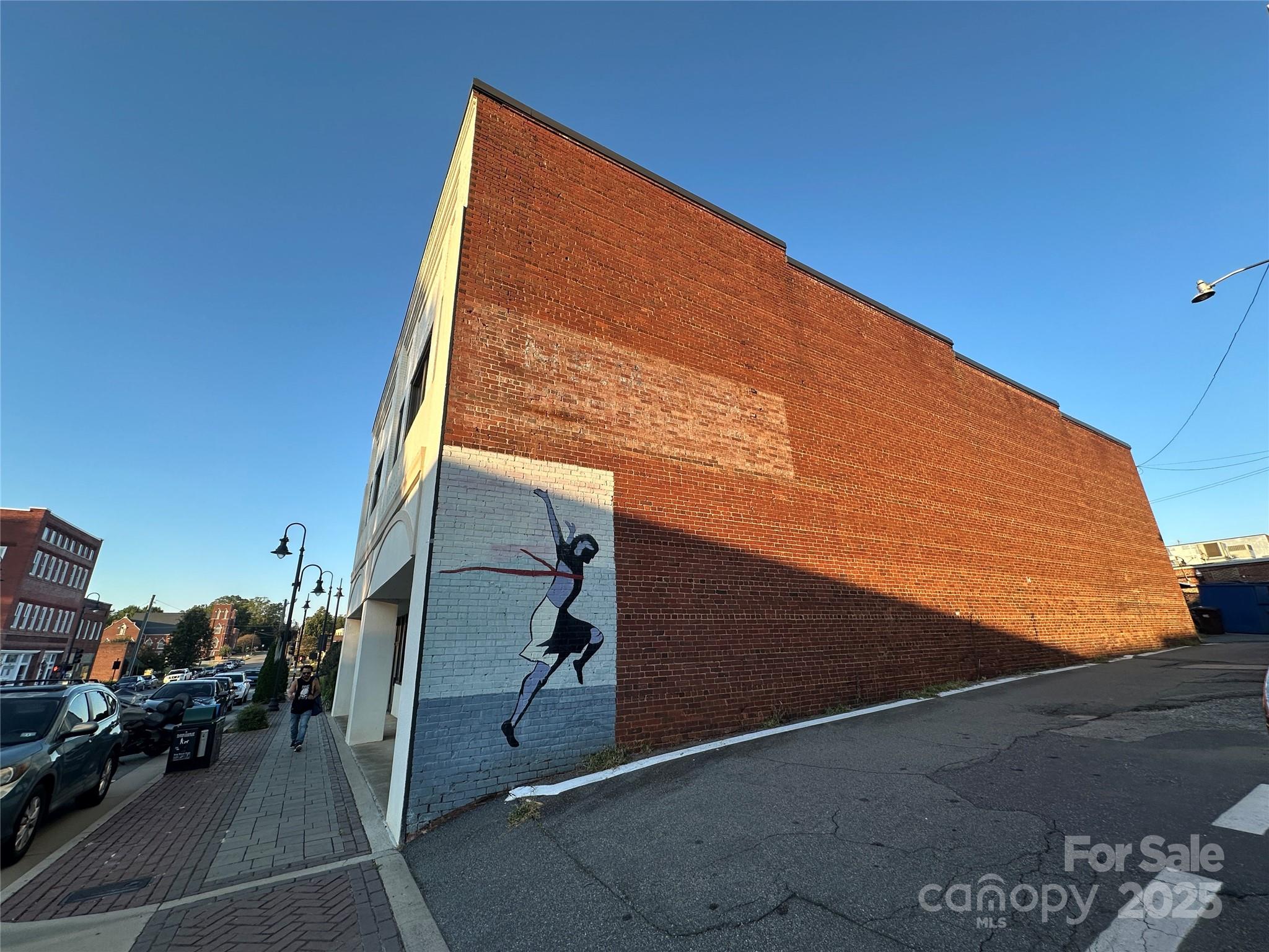 109 N Main Avenue Newton NC 28658