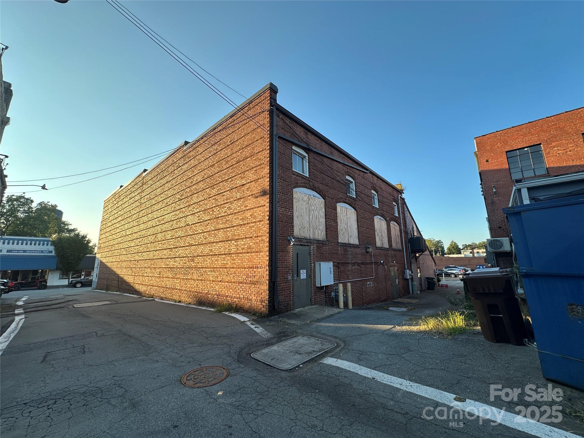 109 N Main Avenue Newton NC 28658