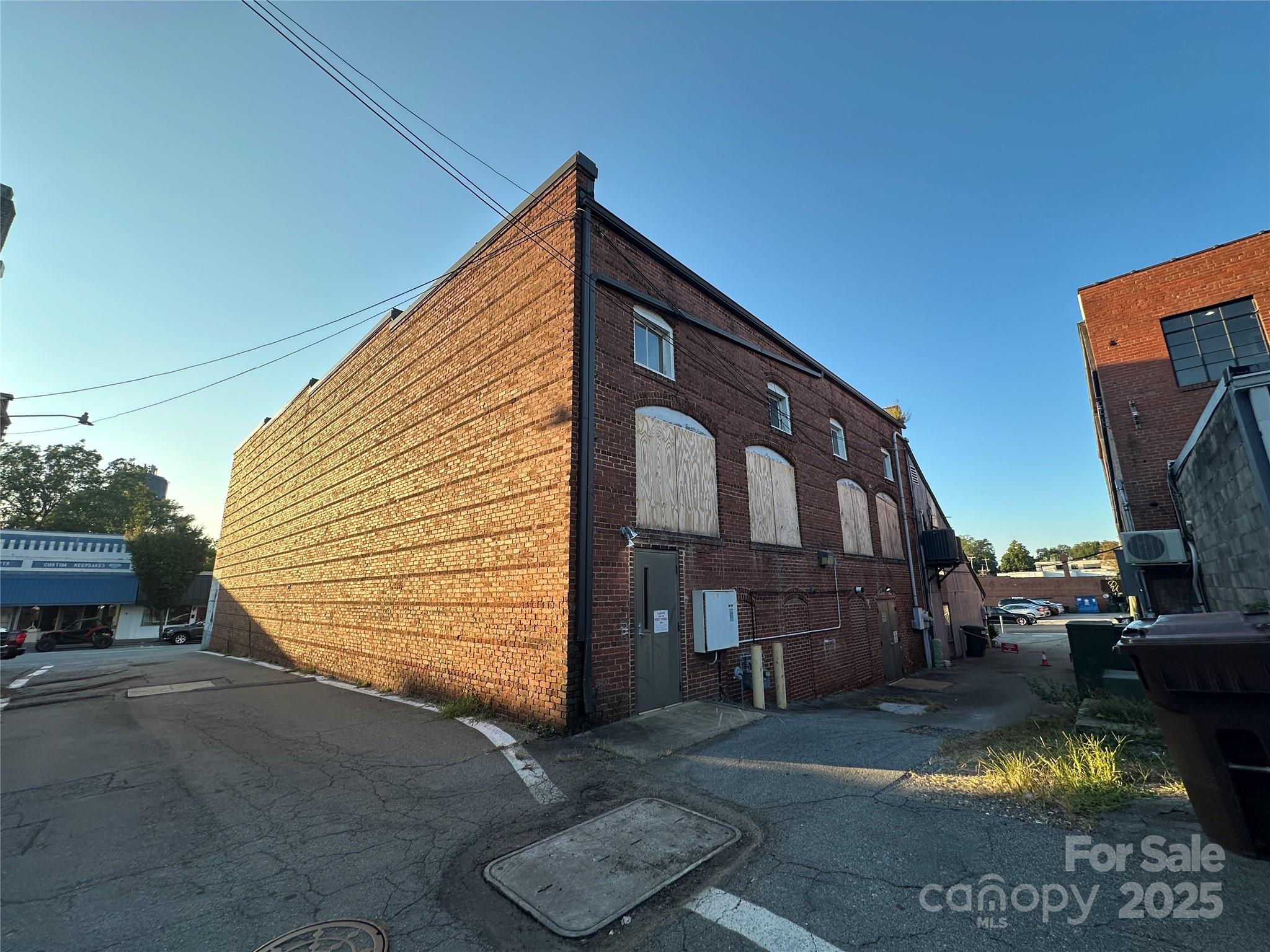 109 N Main Avenue Newton NC 28658