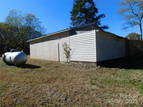 944 W Highway 150 Highway Lincolnton NC 28092