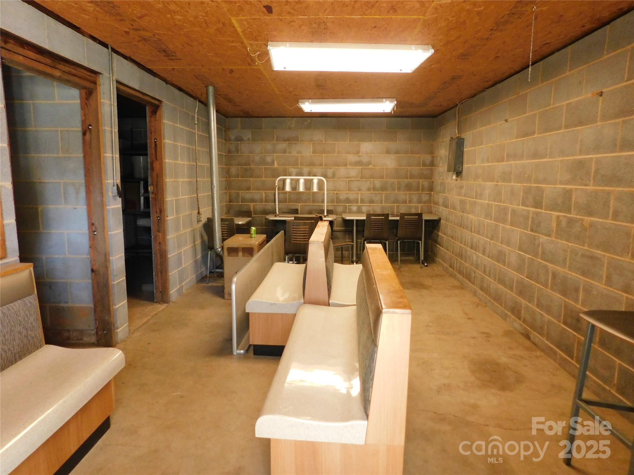 944 W Highway 150 Highway Lincolnton NC 28092