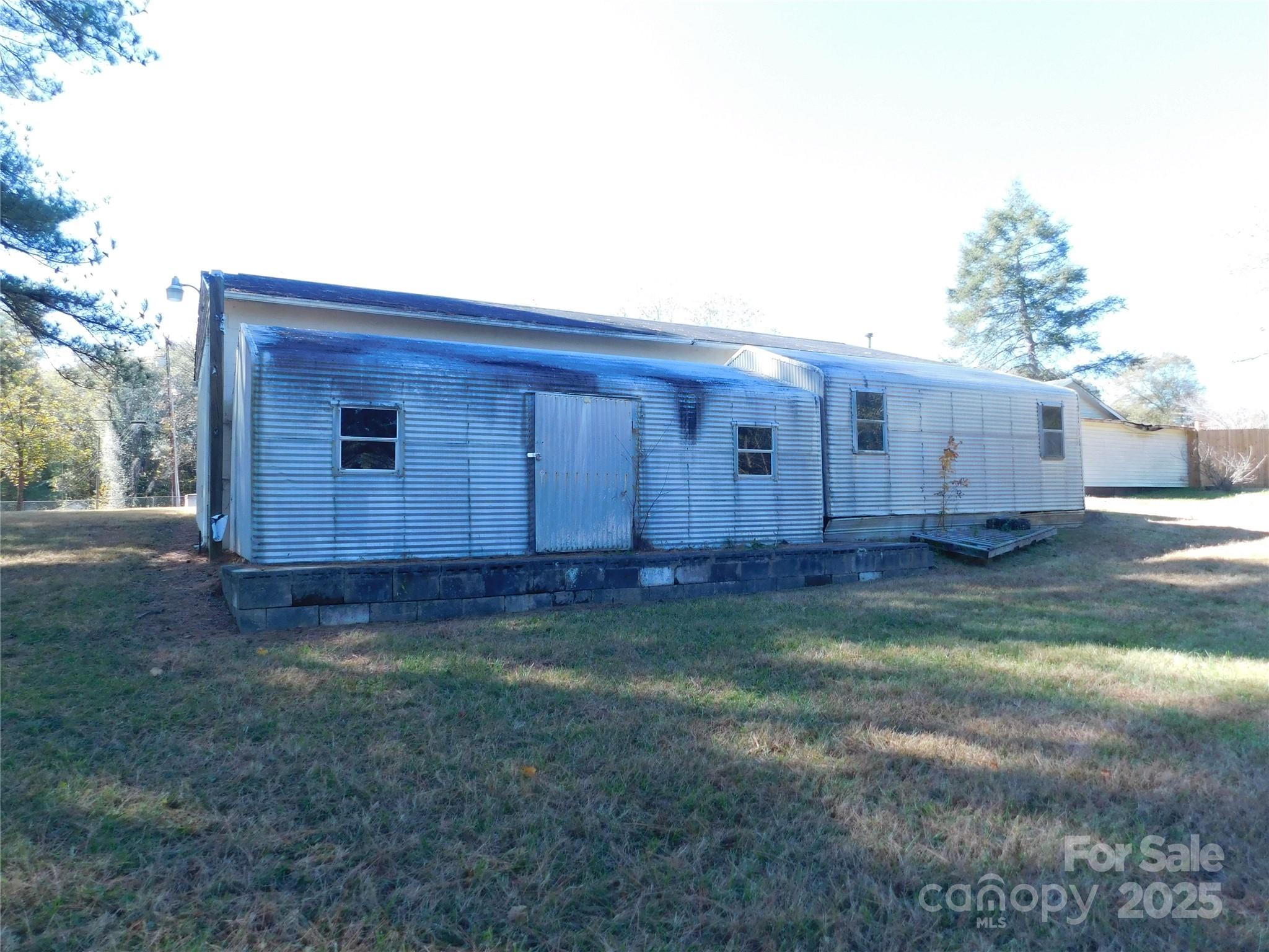 944 W Highway 150 Highway Lincolnton NC 28092