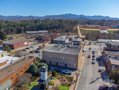 228 E Palmer Street Franklin NC 28734