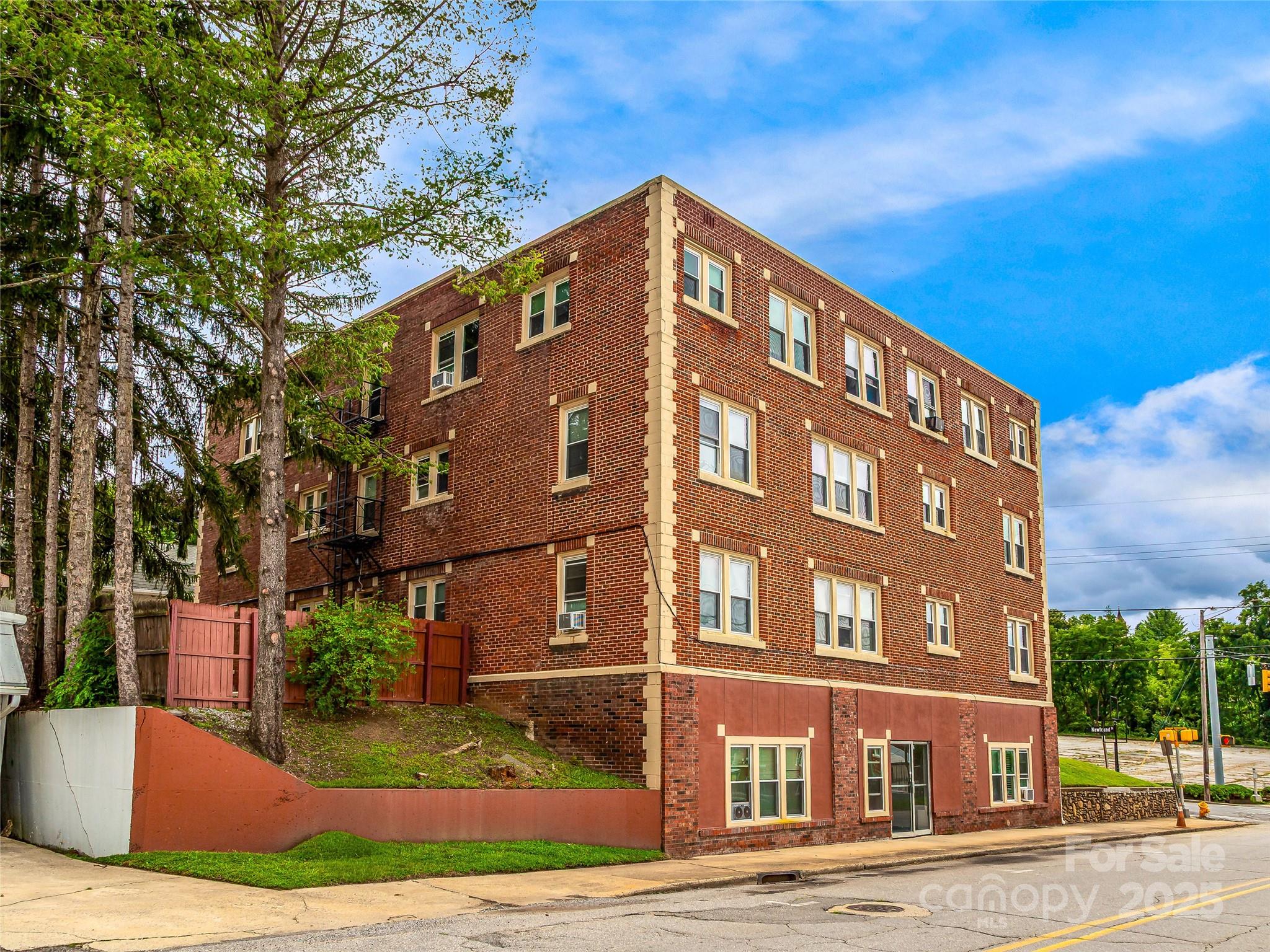 13 Newfound Street Canton NC 28716
