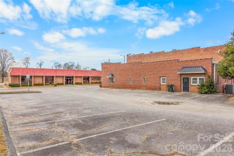 106 N Mountain Street Cherryville NC 28021