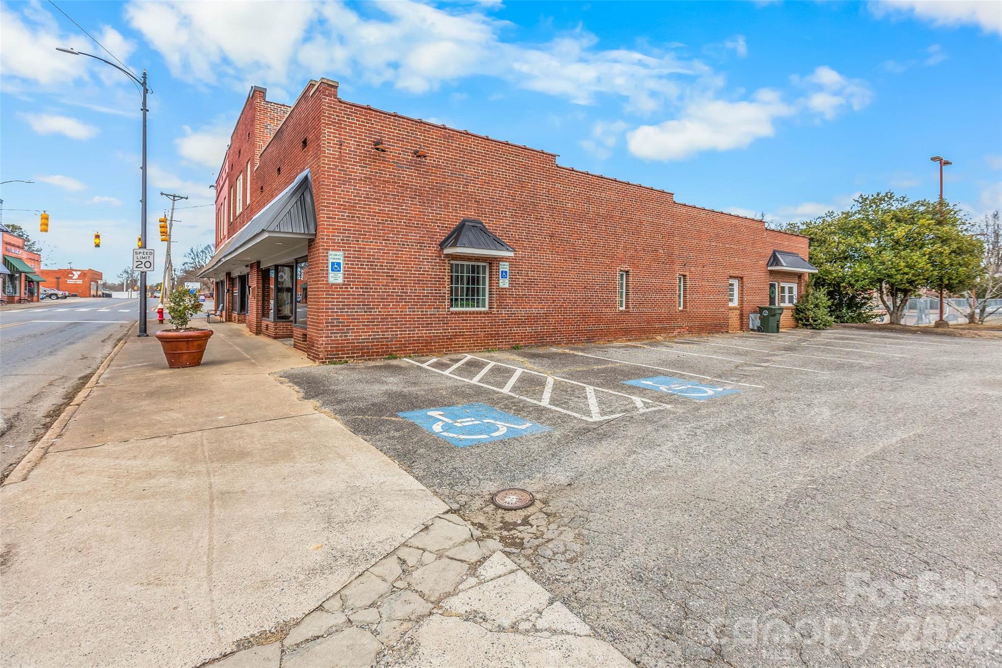 106 N Mountain Street Cherryville NC 28021