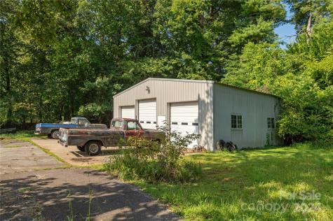 1925 Windsor Drive Laurel Park NC 28739