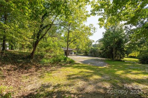 1925 Windsor Drive Laurel Park NC 28739