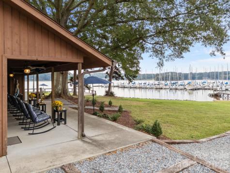 1887 Yacht Club Drive Denver NC 28037