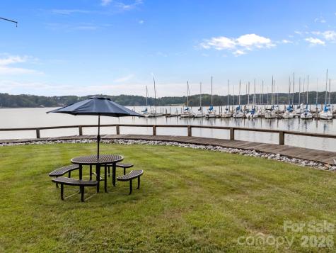 1887 Yacht Club Drive Denver NC 28037