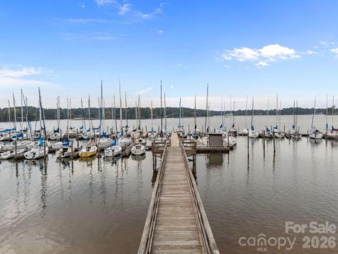 1887 Yacht Club Drive Denver NC 28037