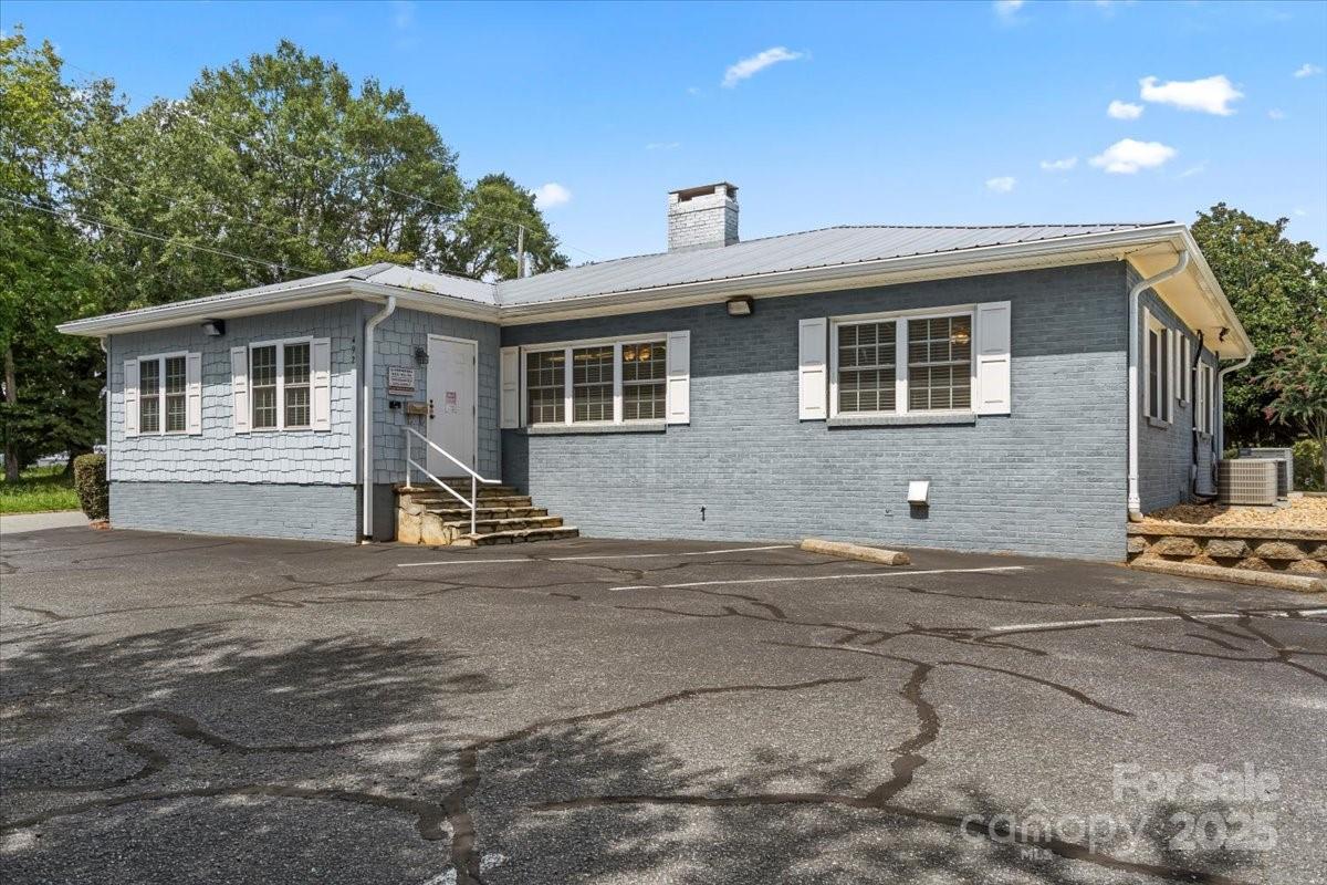492 W Main Street Forest City NC 28043