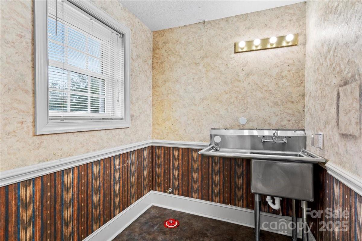 492 W Main Street Forest City NC 28043