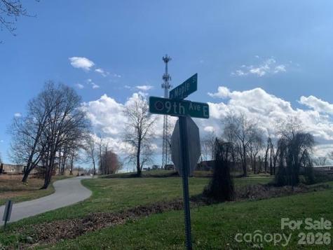 3.02AC 9th Avenue E Hendersonville NC 28792