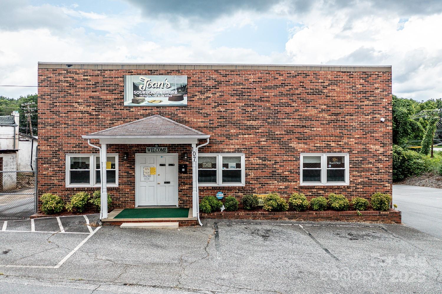 107 Light Street Lenoir NC 28645