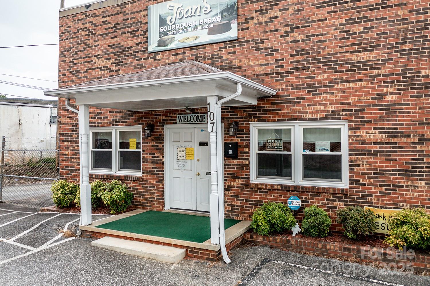 107 Light Street Lenoir NC 28645