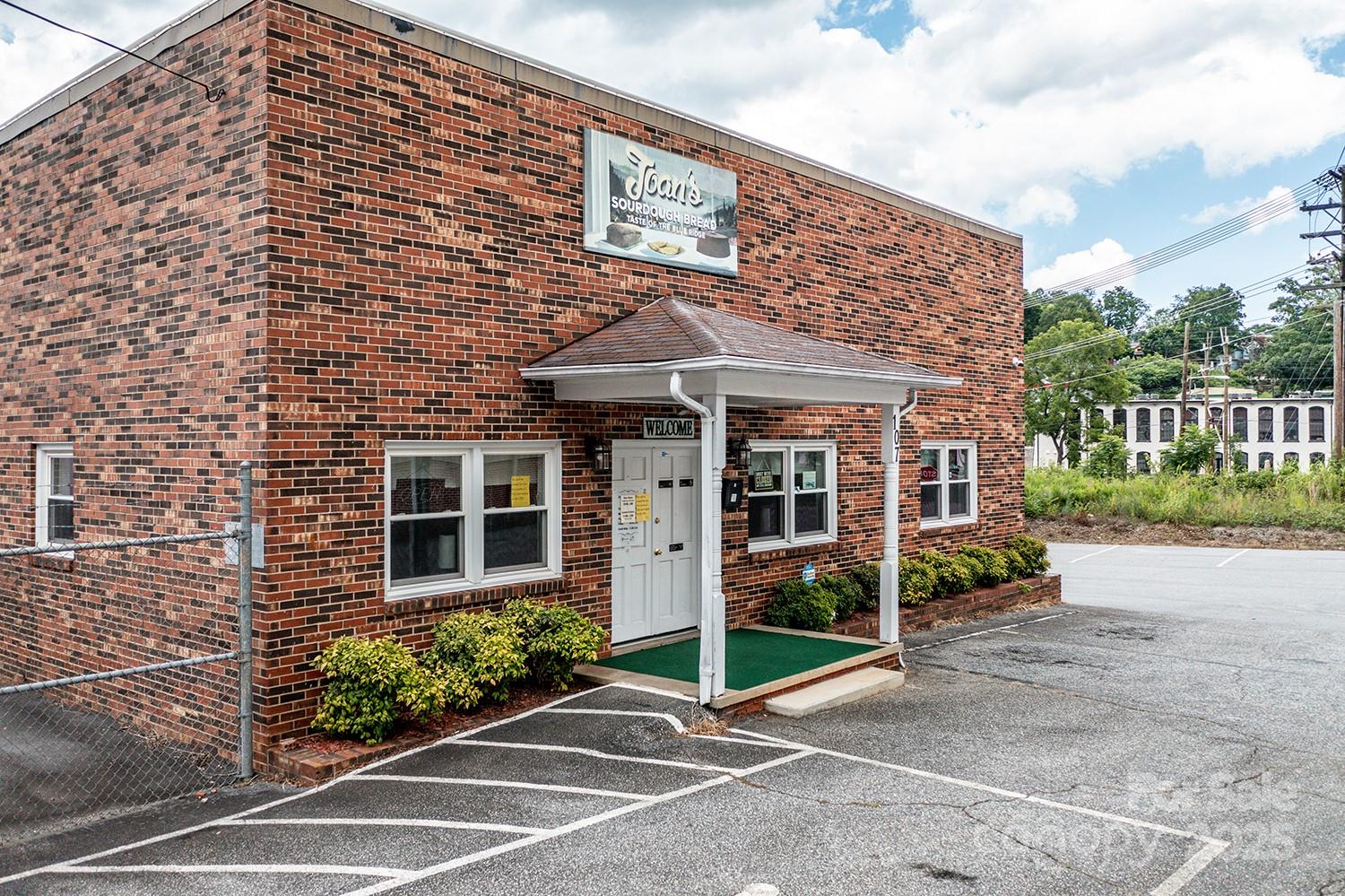 107 Light Street Lenoir NC 28645