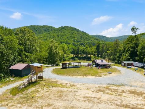 5373 Green River Cove Road Saluda NC 28773