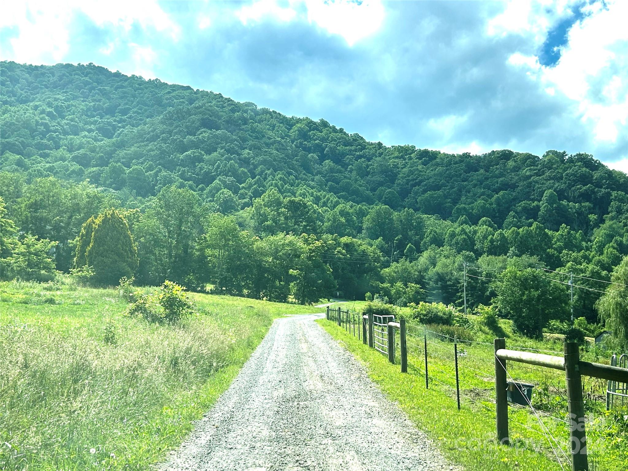 00 Split Pine Cove Clyde NC 28721