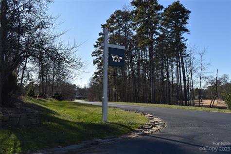 171 Yadkin Falls Badin Lake NC 28127