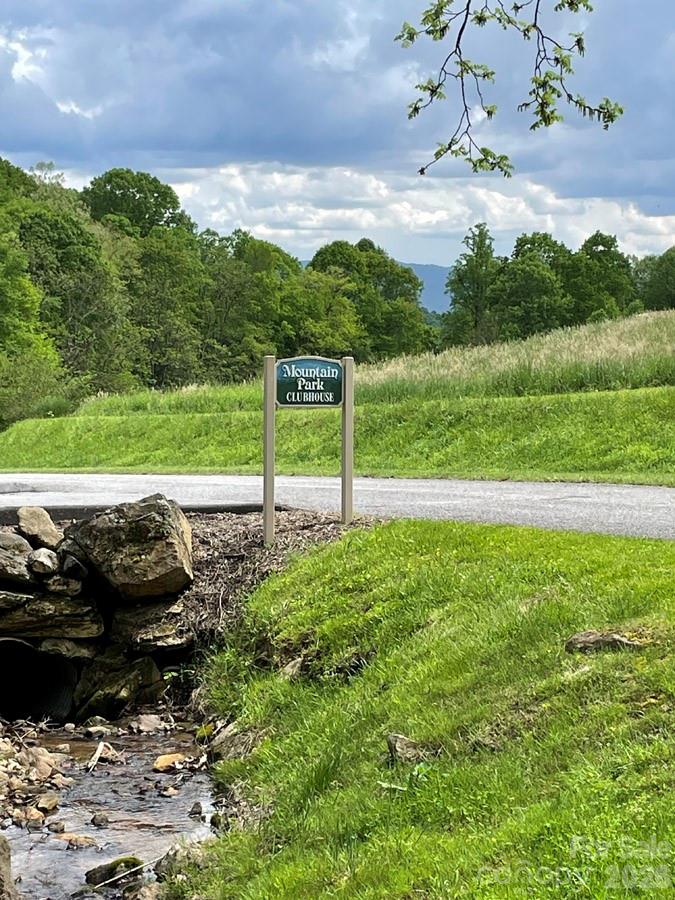 15 Larkspur Way Mars Hill NC 28754