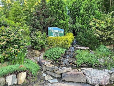 15 Larkspur Way Mars Hill NC 28754