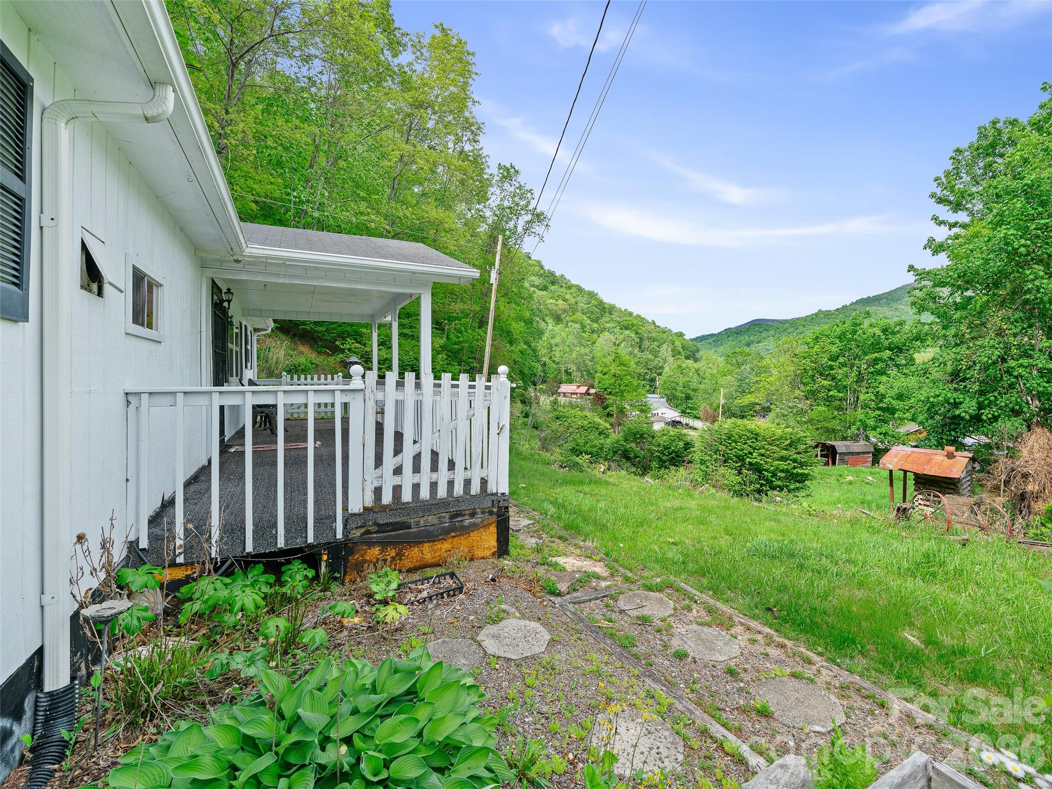 74 Socrates Lane Burnsville NC 28714