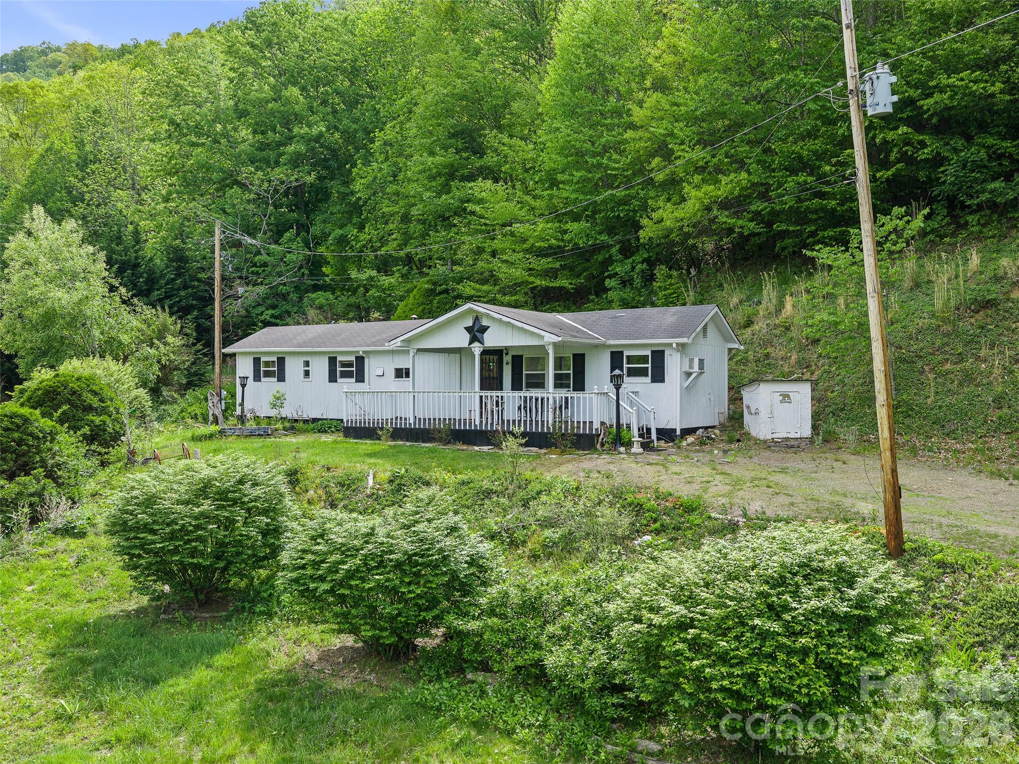 74 Socrates Lane Burnsville NC 28714