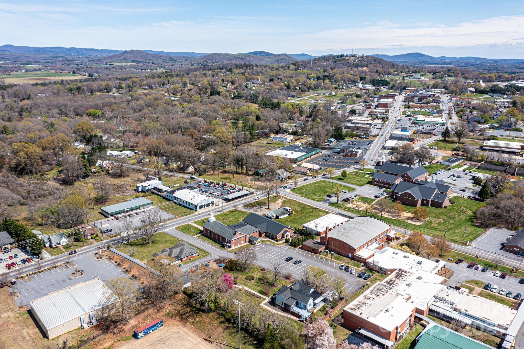24 7th Street NW Taylorsville NC 28681