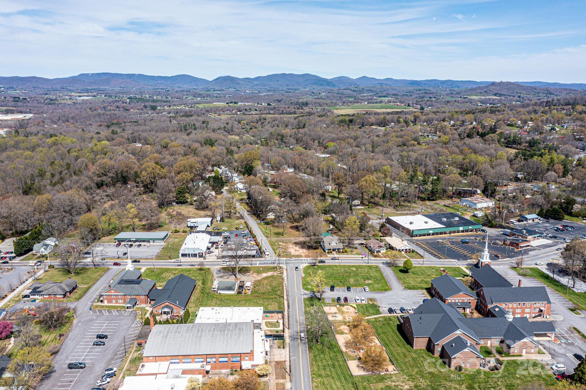 24 7th Street NW Taylorsville NC 28681
