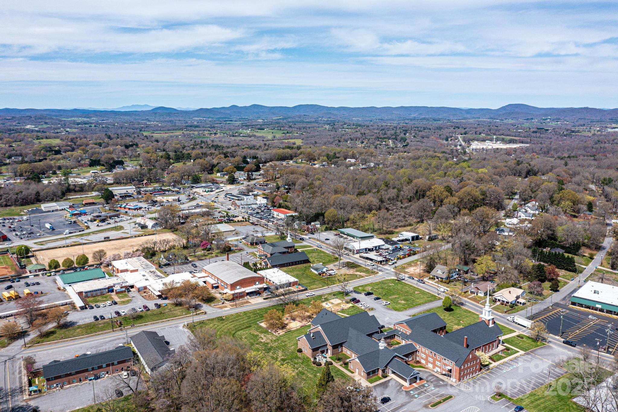 24 7th Street NW Taylorsville NC 28681