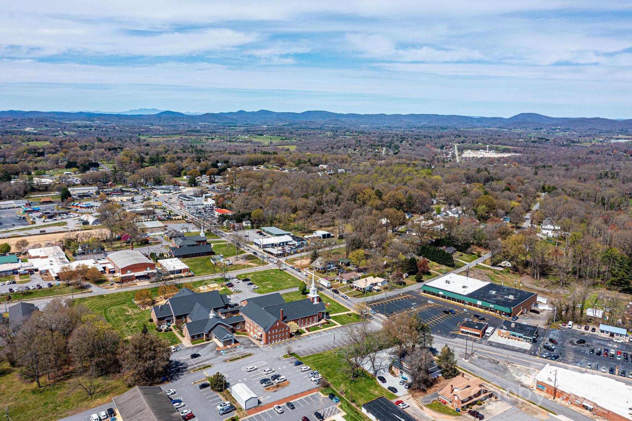 24 7th Street NW Taylorsville NC 28681