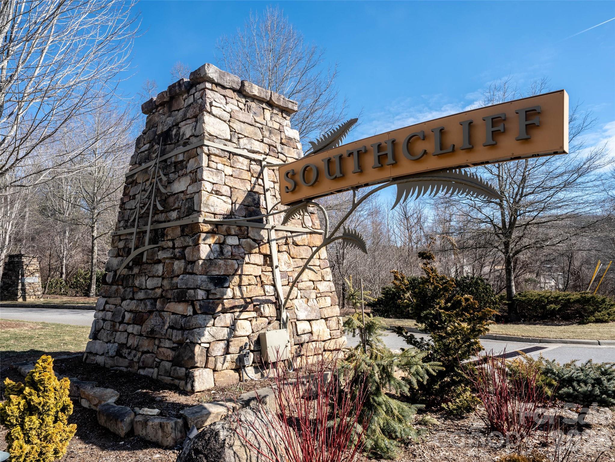 9998 Southcliff Parkway Fairview NC 28730