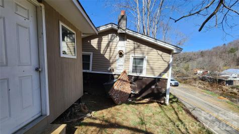 2244 E Little Horse Creek Road Lansing NC 28643