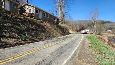 2244 E Little Horse Creek Road Lansing NC 28643