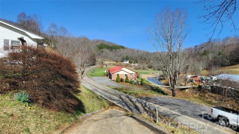 2244 E Little Horse Creek Road Lansing NC 28643