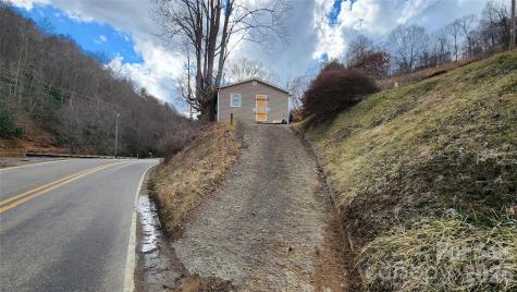 2244 E Little Horse Creek Road Lansing NC 28643