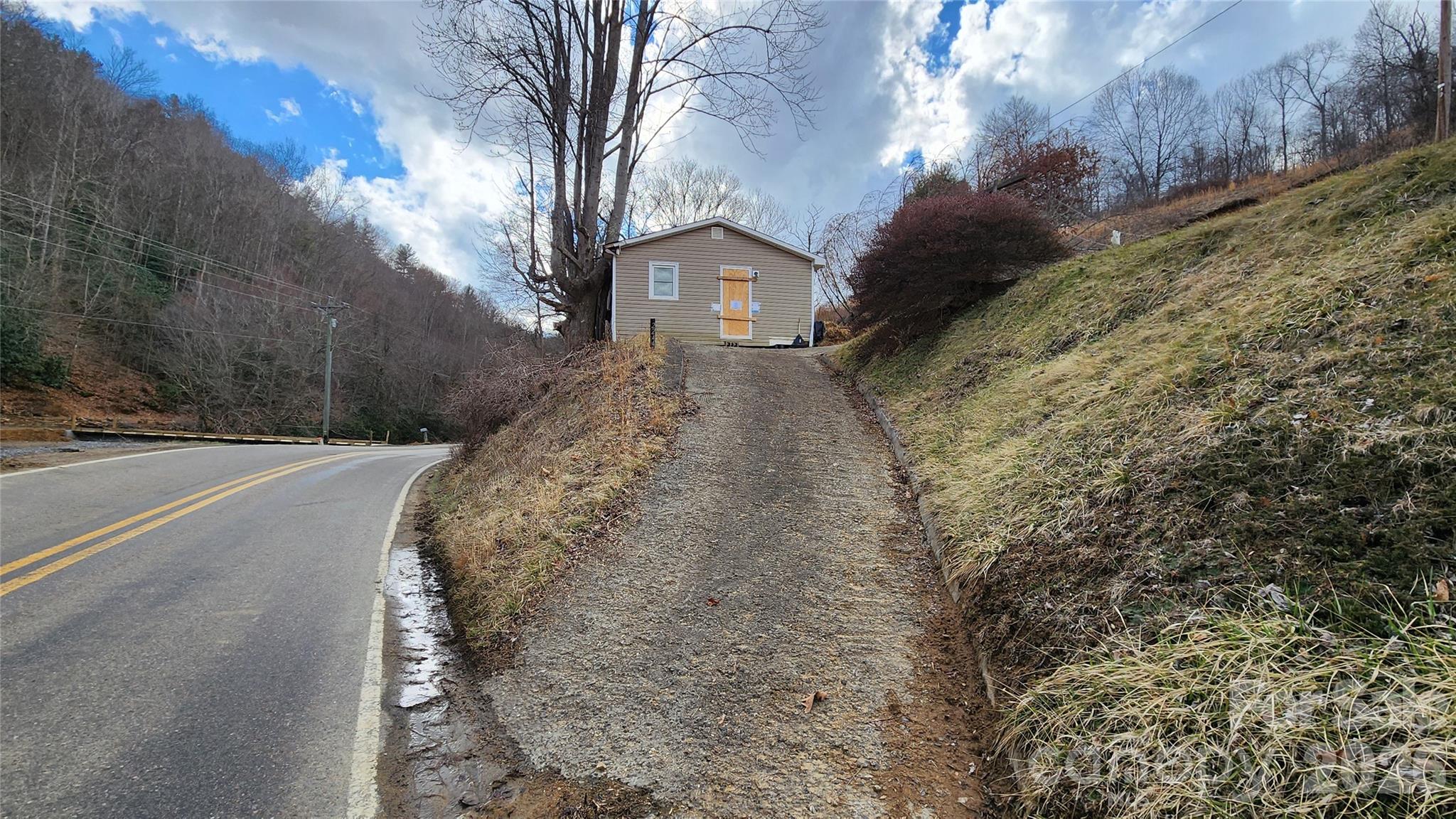 2244 E Little Horse Creek Road Lansing NC 28643
