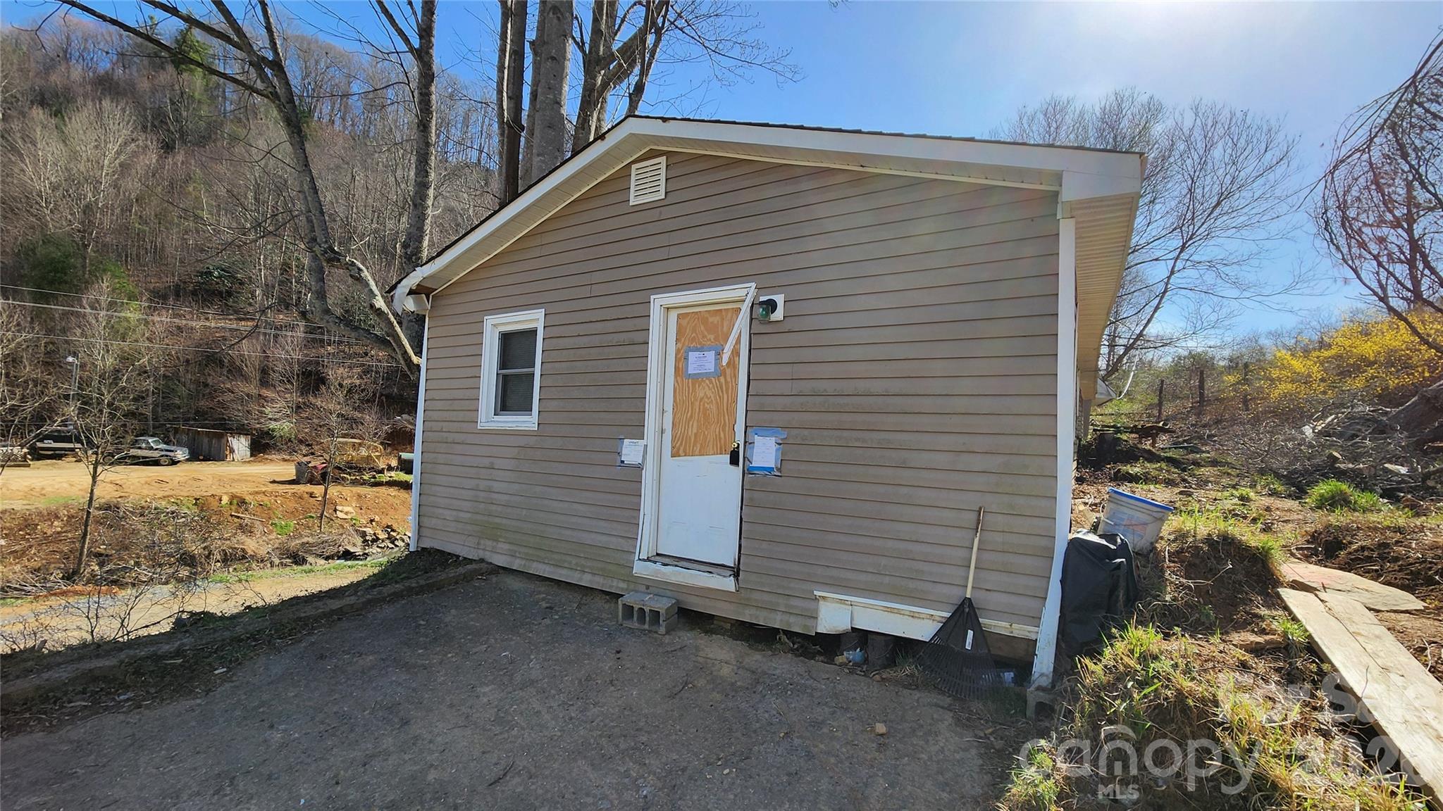 2244 E Little Horse Creek Road Lansing NC 28643