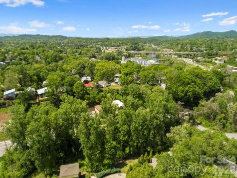 20 Riverlink Lane Asheville NC 28806