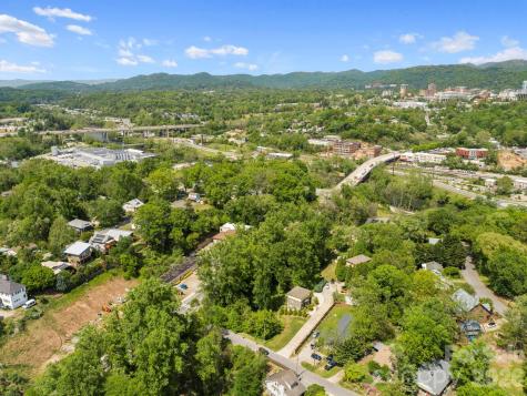 20 Riverlink Lane Asheville NC 28806