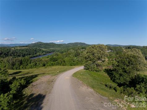 124 Lilikoi Lane Asheville NC 28804