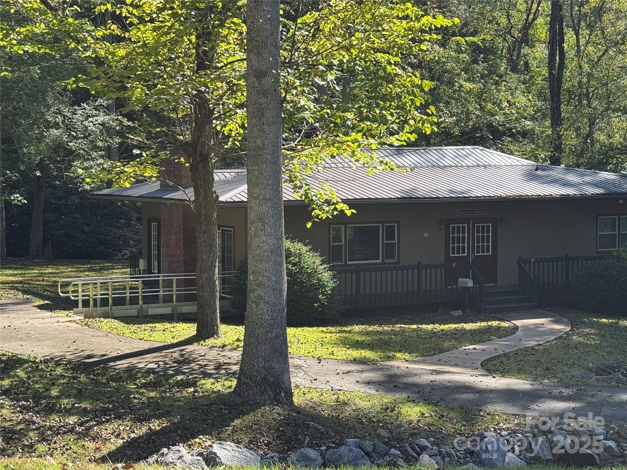 999 Red Oak Forest Road Fairview NC 28730