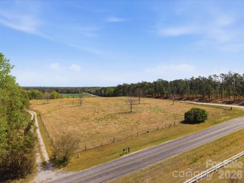 52 Mcmillan Road Cheraw SC 29520