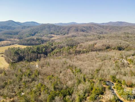 99999 Woodhen Way Horse Shoe NC 28742